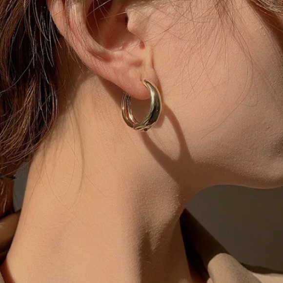 ⭐️Insta minimalist hoop earrings - Picture 5 of 5